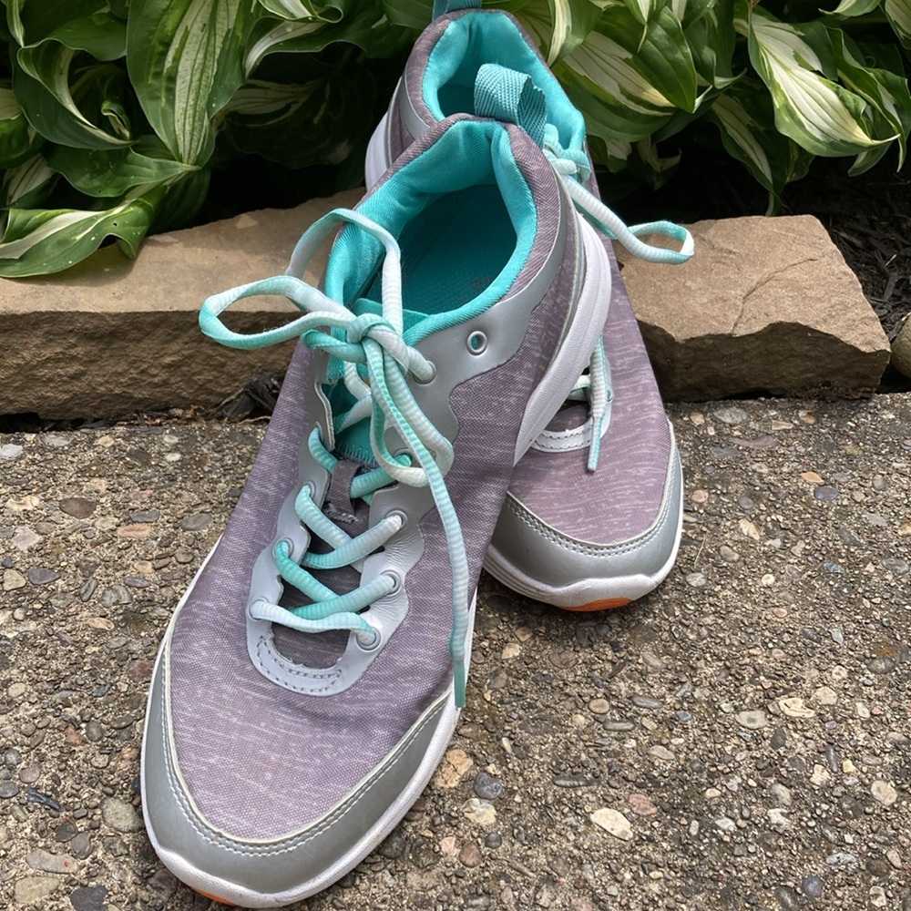 Vionic womens 7.5 cross trainers